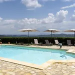 Con Piscina - *