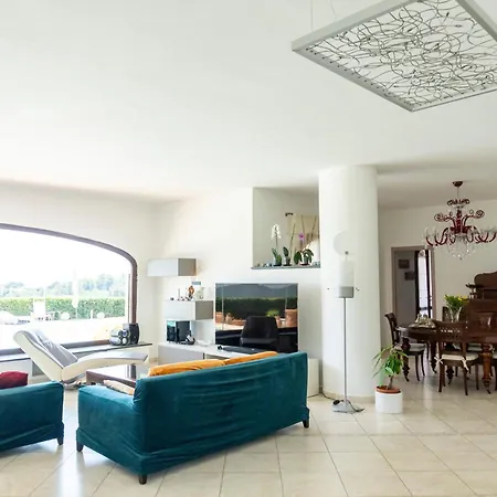 Con Piscina - Villa *