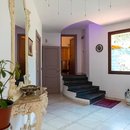 Con Piscina - Villa *