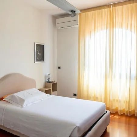 Villa Con Piscina - *