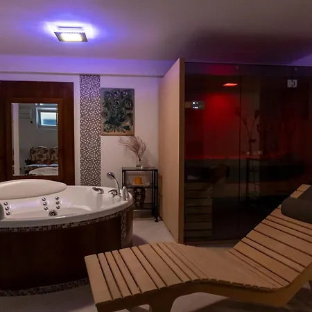 Con Piscina - Villa