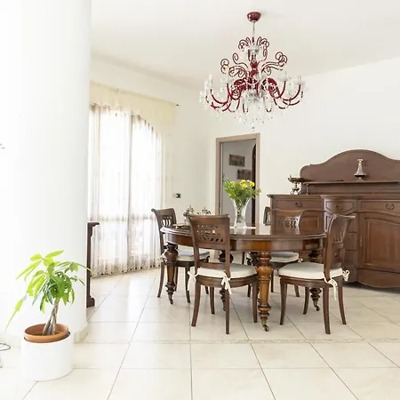 Con Piscina - Villa