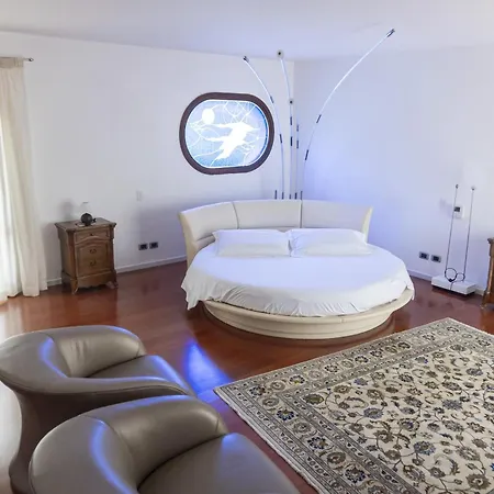 Villa Con Piscina - Livorno